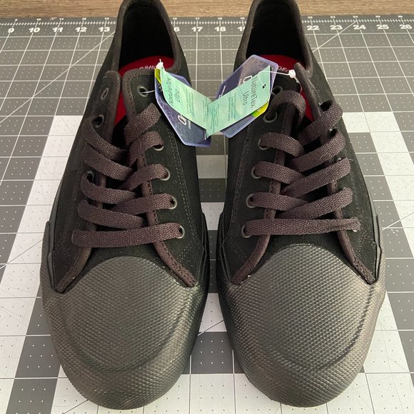 NWT Men's DC Skate Shoes - Picture 2 of 4